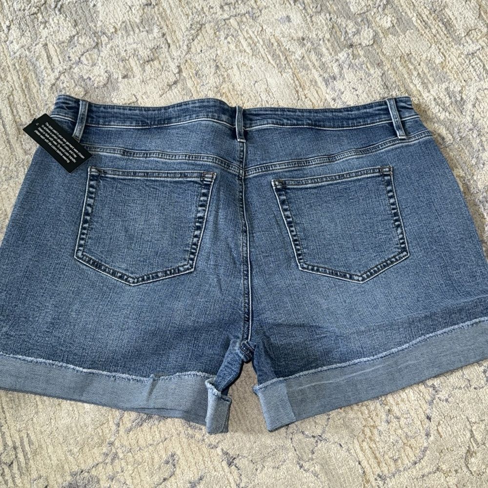 Candace Cameron Bure dark wash Denim Short 20W NWT - Picture 9 of 9